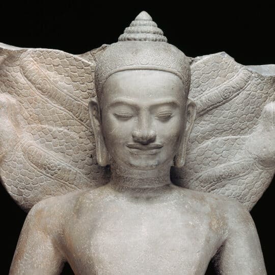 Bouddha protégé par le naga, Cambodge, fin 12e-début 13e siècle, grès (Musée Guimet, Paris)