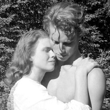 Charlton Heston et Katharine Bradley dans Peer Gynt, en 1941
