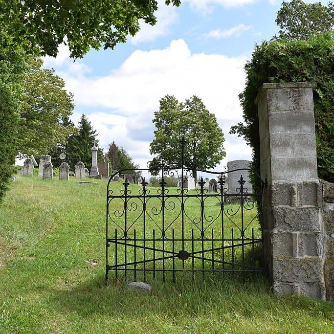 Entrée du cimetière Onésime-Brousseau à Sainte-Hénédine, Québec (2019)