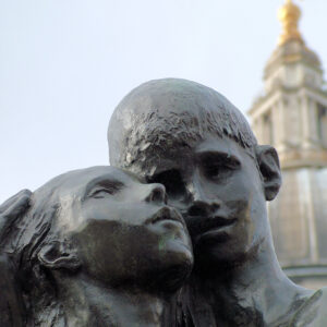 George Ehlrich - The young lovers (statue située près de la cathédrale Saint Paul à Londres)