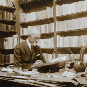 Jacques Drésa à son bureau de travail vers 1928