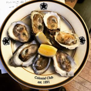 Fresh Oysters at Colonial, photo de YuChristopher