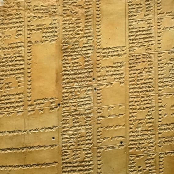 Photographie de Fæ - Tablette de la liste des synonymes cunéiformes de la bibliothèque d'Ashurbanipal (Période néo-assyrienne)