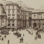 Piazza S. Ferdinando près de la galerie Umberto I et du théâtre San Carlo à Naples (1880-1920)