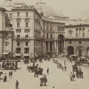 Piazza S. Ferdinando près de la galerie Umberto I et du théâtre San Carlo à Naples (1880-1920)