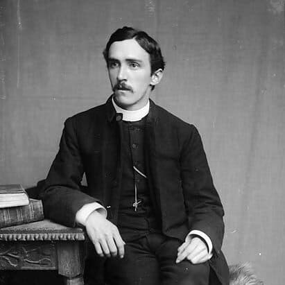 Revd Davies, vicaire - John Thomas (1885)