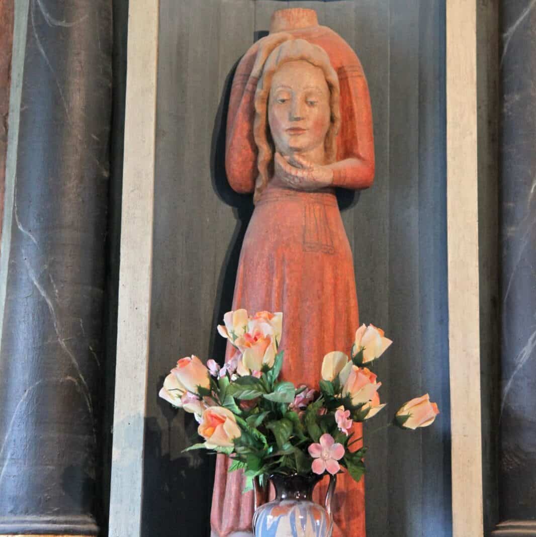 Statue de Sainte Tréphine à Pontivy