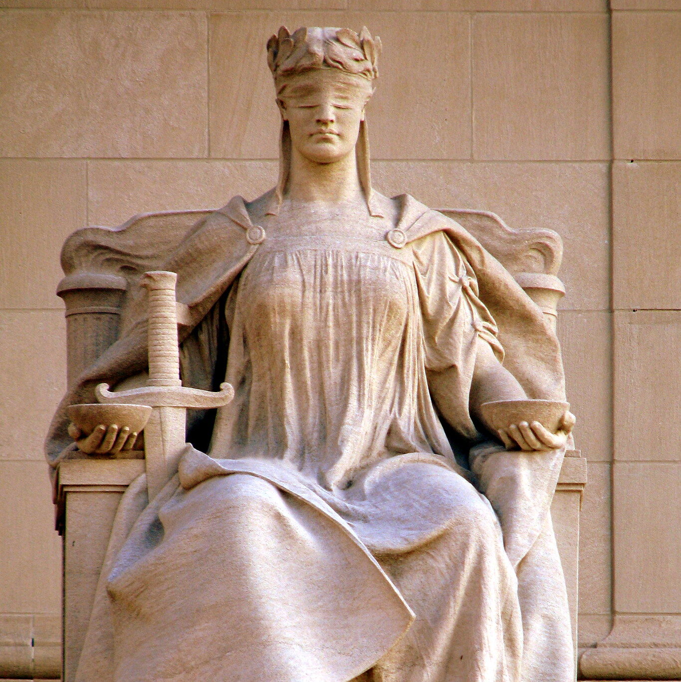Statue de la Justice du Palais de Justice du Comté de Shelby (Memphis), par J. Massey Rhind, photo de Brent Moore