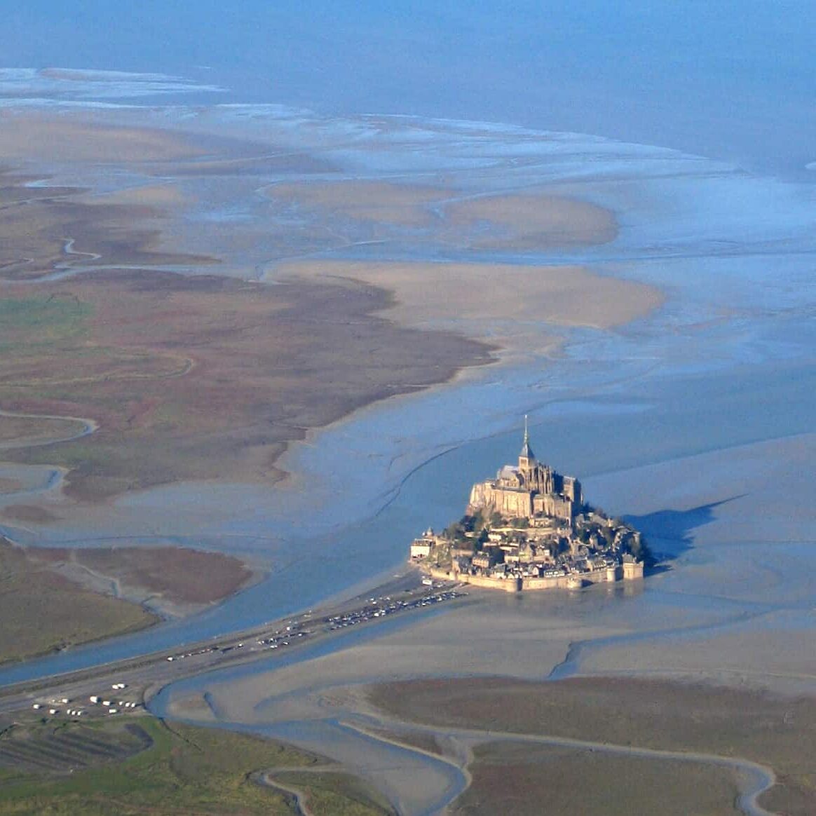 Vue aérienne du mont Saint-Michel en 2005