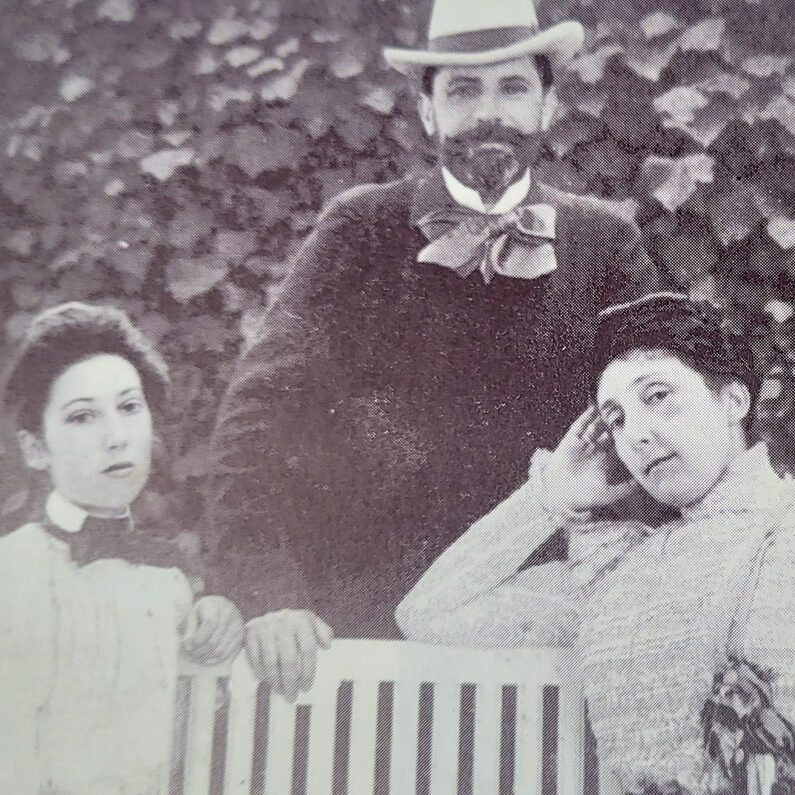 Catherine avec ses parents à la Graulet (propriété des Pozzi en Dordogne) en 1900.